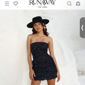 Worn once. Super cute rose 3d detail.